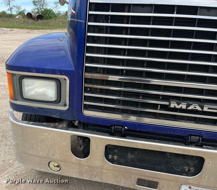 image for item LD9458 2013 Mack  CHU613 semi truck