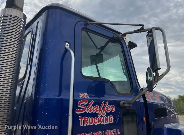 image for item LD9458 2013 Mack  CHU613 semi truck