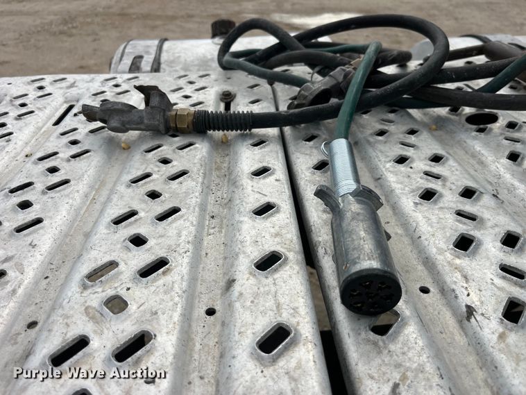 image for item LD9458 2013 Mack  CHU613 semi truck