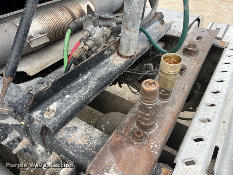 image for item LD9458 2013 Mack  CHU613 semi truck