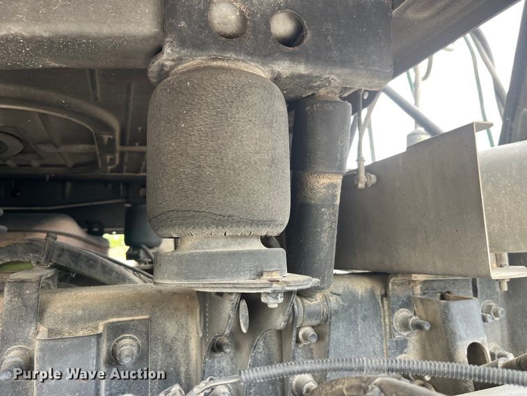 image for item LD9458 2013 Mack  CHU613 semi truck