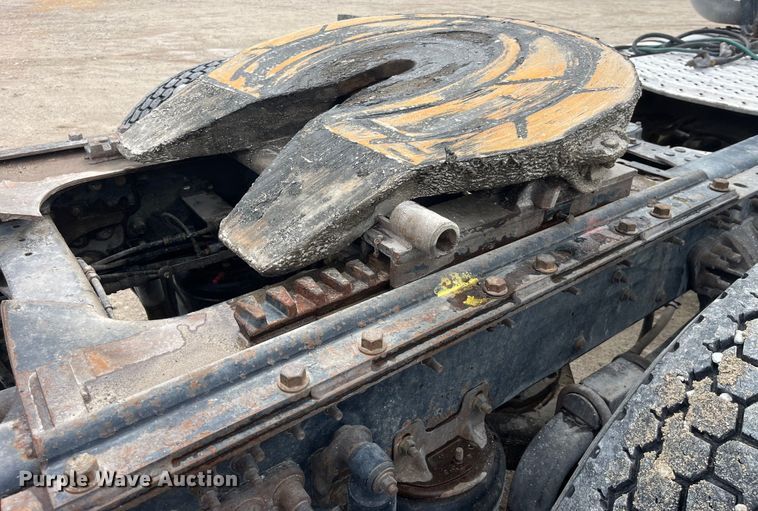 image for item LD9458 2013 Mack  CHU613 semi truck