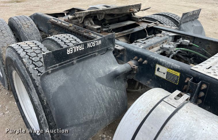 image for item LD9458 2013 Mack  CHU613 semi truck