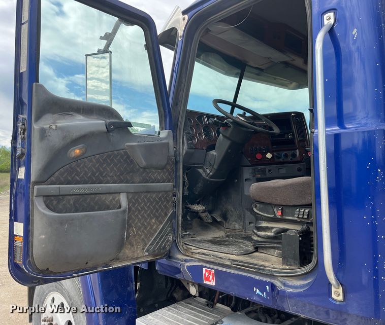 image for item LD9458 2013 Mack  CHU613 semi truck