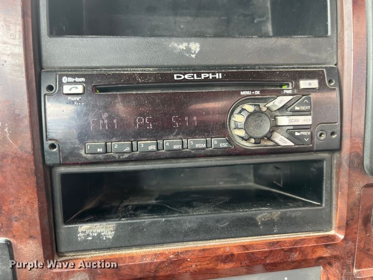 image for item LD9458 2013 Mack  CHU613 semi truck