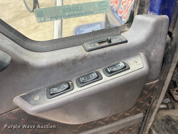 image for item LD9458 2013 Mack  CHU613 semi truck