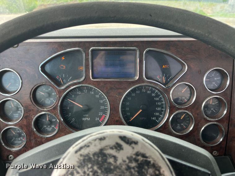 image for item LD9458 2013 Mack  CHU613 semi truck