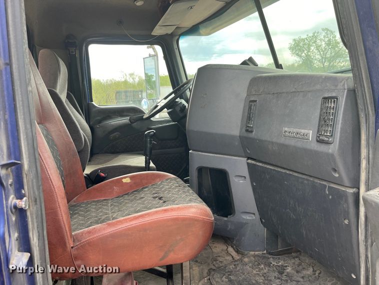 image for item LD9458 2013 Mack  CHU613 semi truck