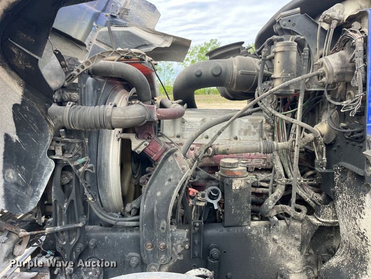 image for item LD9458 2013 Mack  CHU613 semi truck