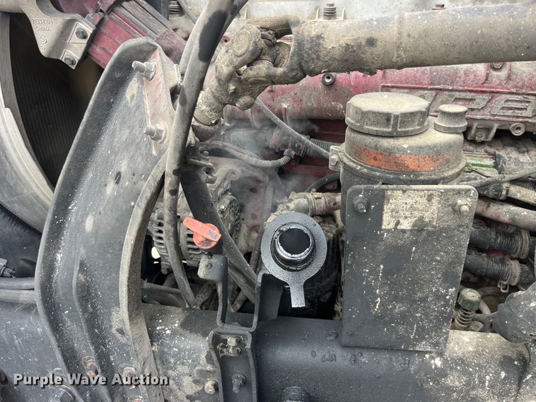 image for item LD9458 2013 Mack  CHU613 semi truck