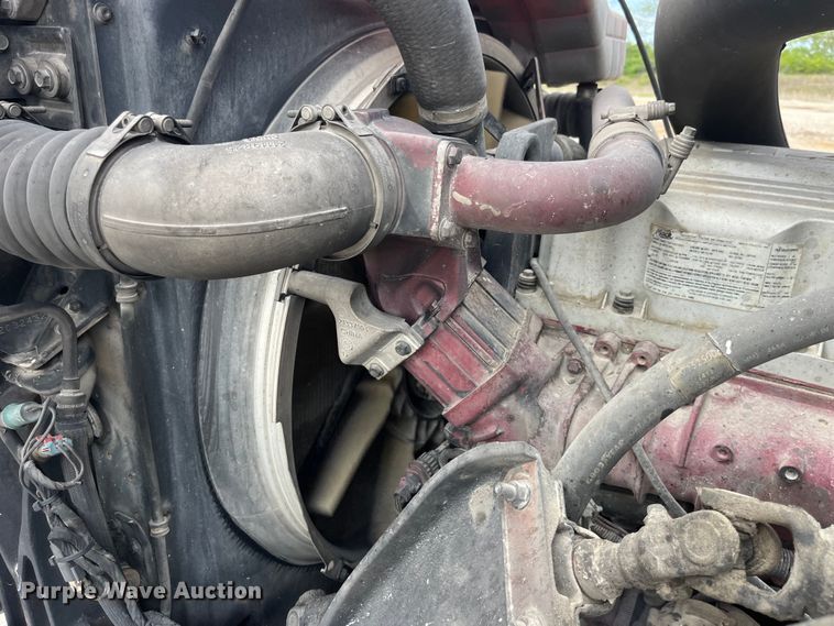 image for item LD9458 2013 Mack  CHU613 semi truck