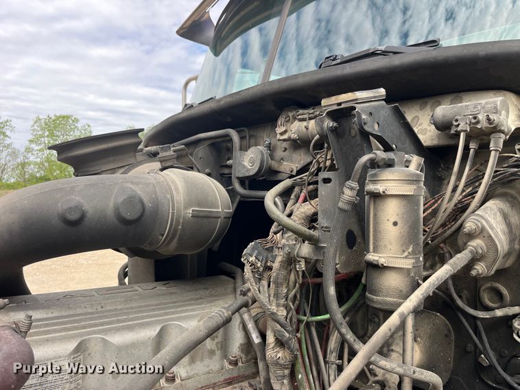 image for item LD9458 2013 Mack  CHU613 semi truck