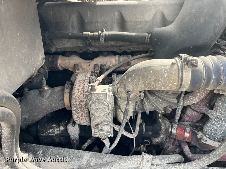 image for item LD9458 2013 Mack  CHU613 semi truck