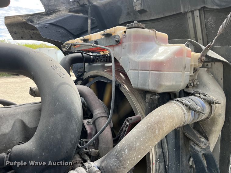 image for item LD9458 2013 Mack  CHU613 semi truck