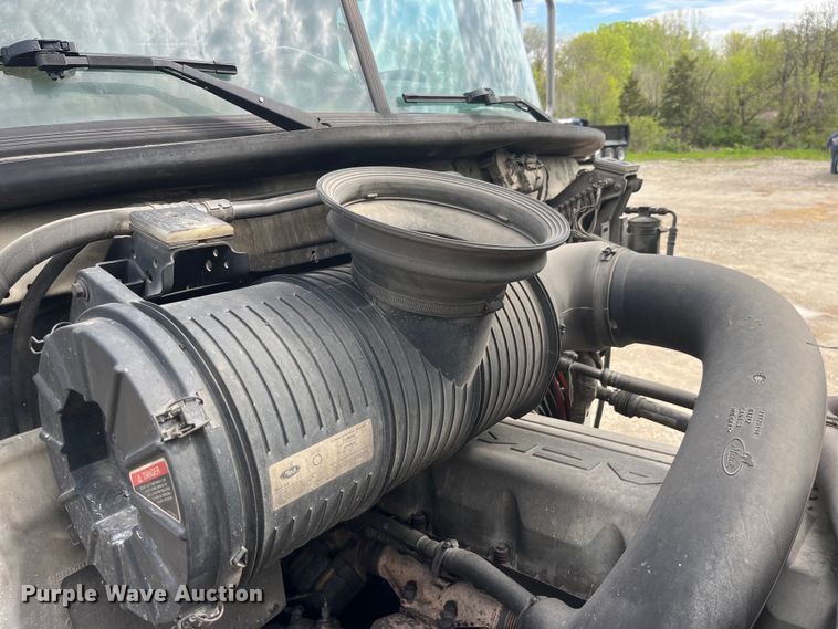 image for item LD9458 2013 Mack  CHU613 semi truck