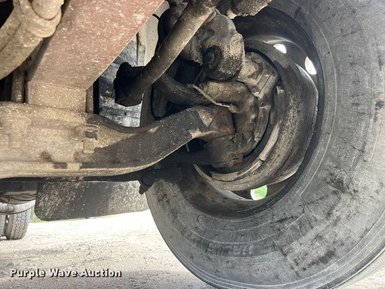 image for item LD9458 2013 Mack  CHU613 semi truck