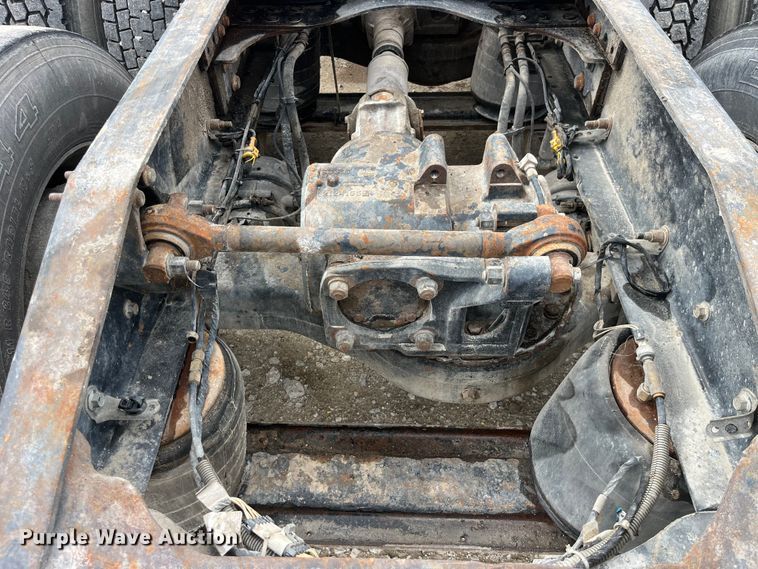 image for item LD9458 2013 Mack  CHU613 semi truck