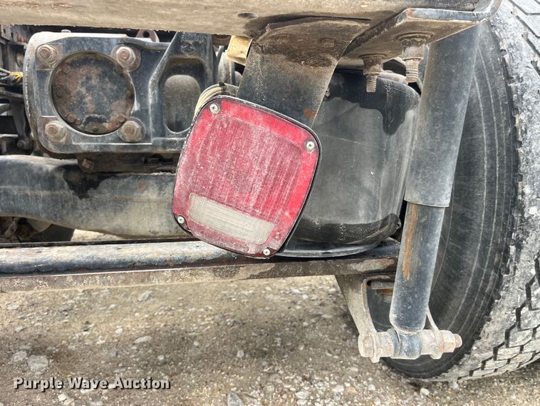 image for item LD9458 2013 Mack  CHU613 semi truck