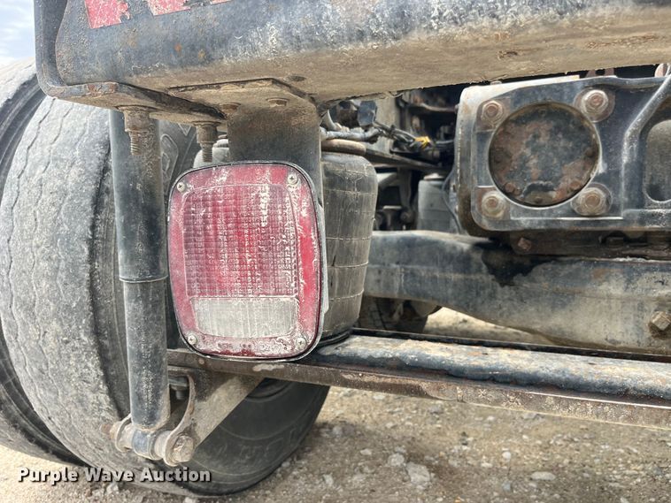 image for item LD9458 2013 Mack  CHU613 semi truck