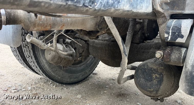 image for item LD9458 2013 Mack  CHU613 semi truck