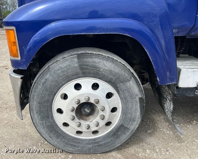 image for item LD9458 2013 Mack  CHU613 semi truck