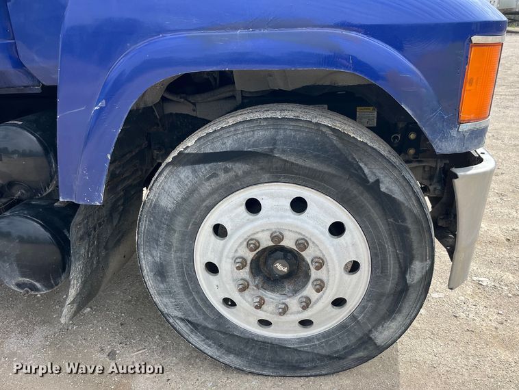 image for item LD9458 2013 Mack  CHU613 semi truck