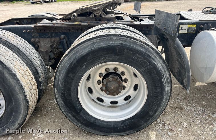 image for item LD9458 2013 Mack  CHU613 semi truck