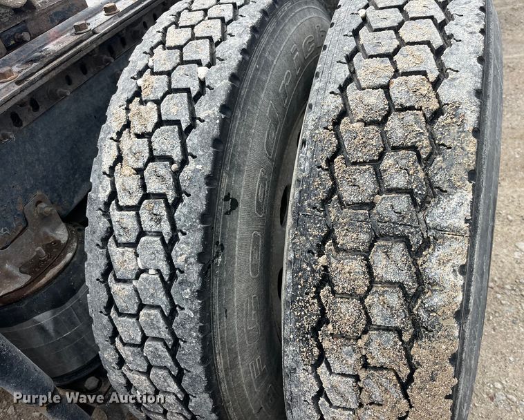 image for item LD9458 2013 Mack  CHU613 semi truck