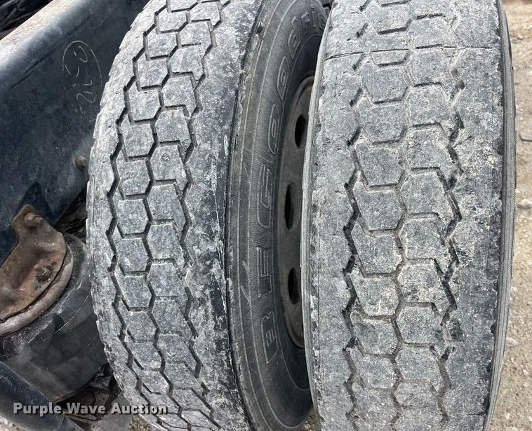 image for item LD9458 2013 Mack  CHU613 semi truck