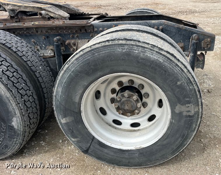 image for item LD9458 2013 Mack  CHU613 semi truck