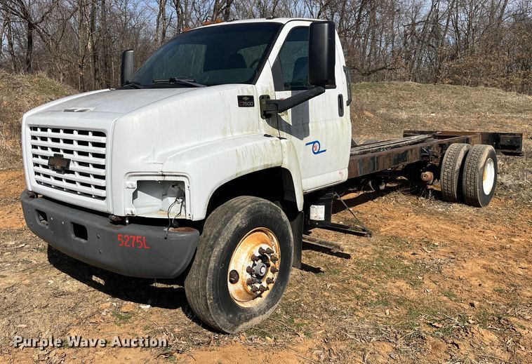 image for item LE9020 2003 Chevrolet  C7500 truck cab and chassis