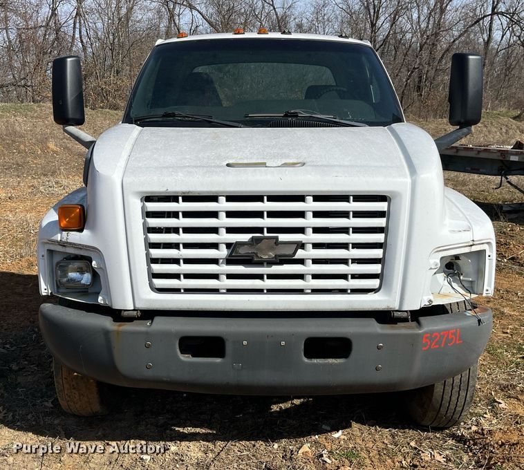 image for item LE9020 2003 Chevrolet  C7500 truck cab and chassis