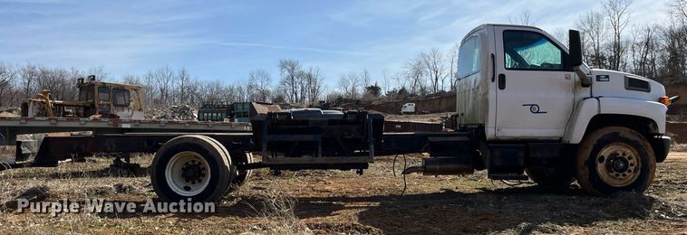 image for item LE9020 2003 Chevrolet  C7500 truck cab and chassis