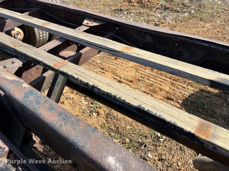 image for item LE9020 2003 Chevrolet  C7500 truck cab and chassis