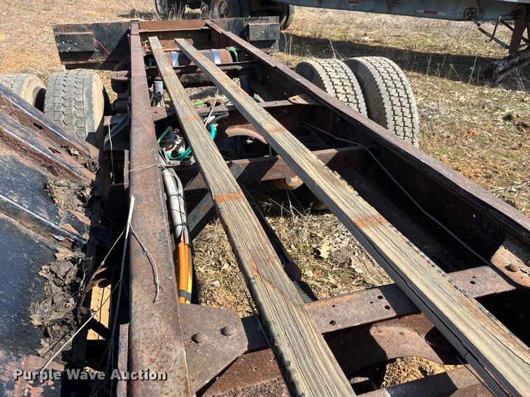 image for item LE9020 2003 Chevrolet  C7500 truck cab and chassis