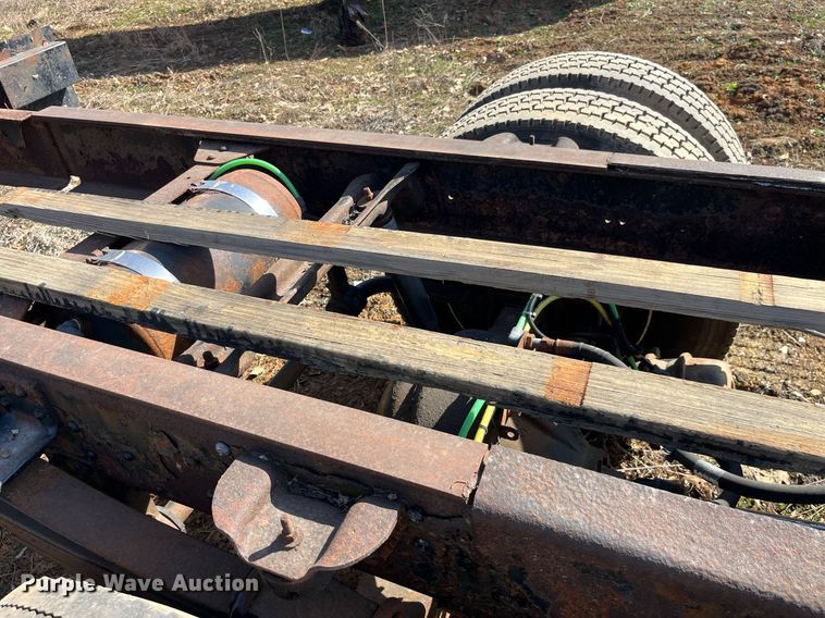 image for item LE9020 2003 Chevrolet  C7500 truck cab and chassis