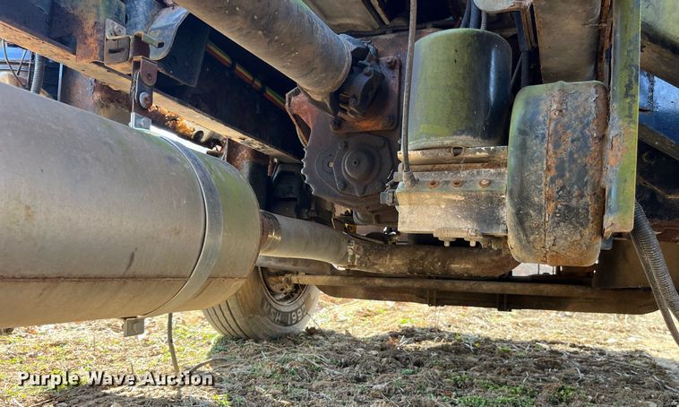 image for item LE9020 2003 Chevrolet  C7500 truck cab and chassis