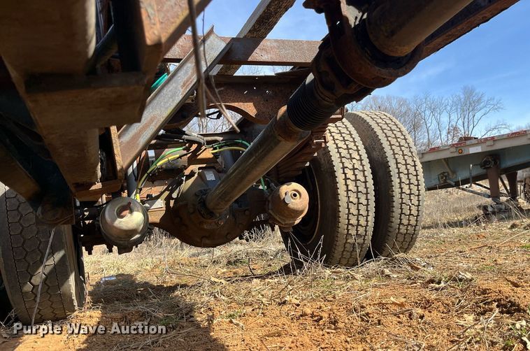 image for item LE9020 2003 Chevrolet  C7500 truck cab and chassis