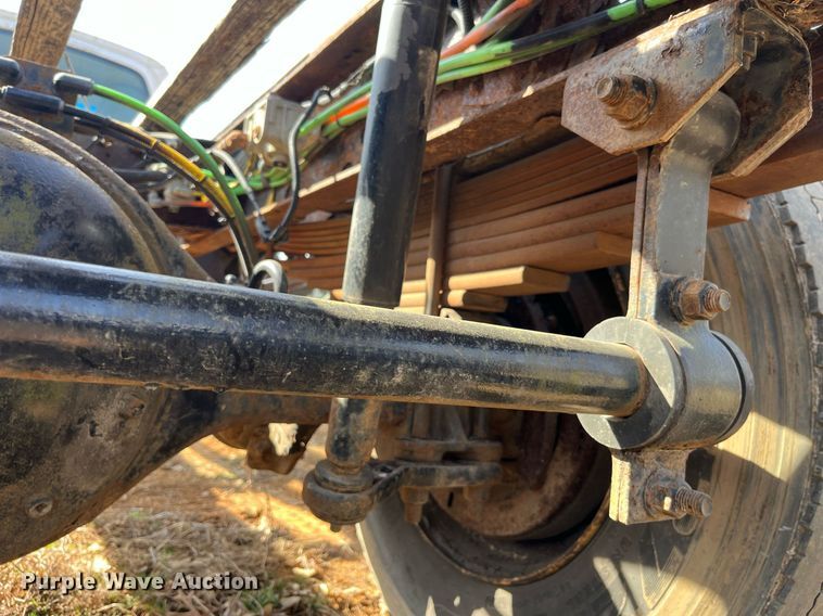 image for item LE9020 2003 Chevrolet  C7500 truck cab and chassis