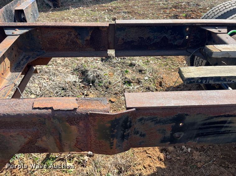 image for item LE9020 2003 Chevrolet  C7500 truck cab and chassis