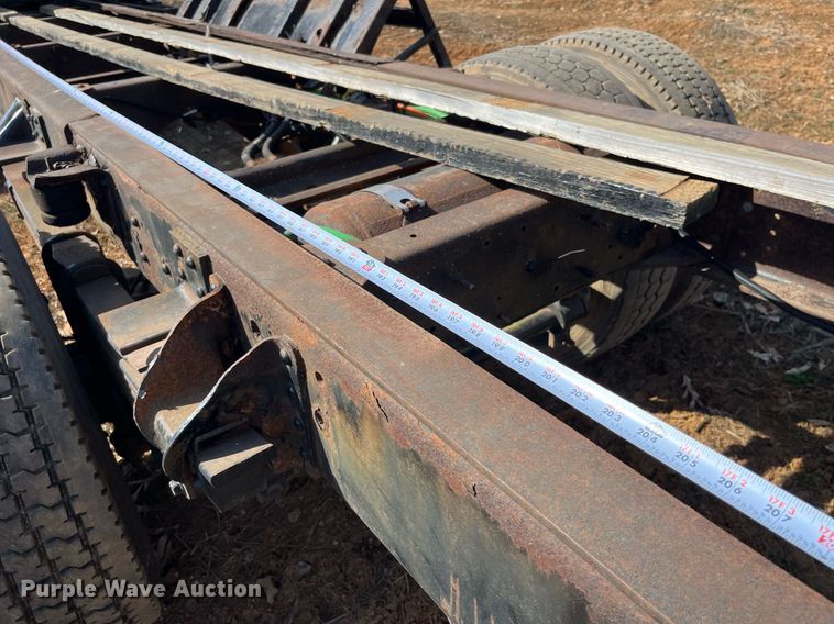 image for item LE9020 2003 Chevrolet  C7500 truck cab and chassis