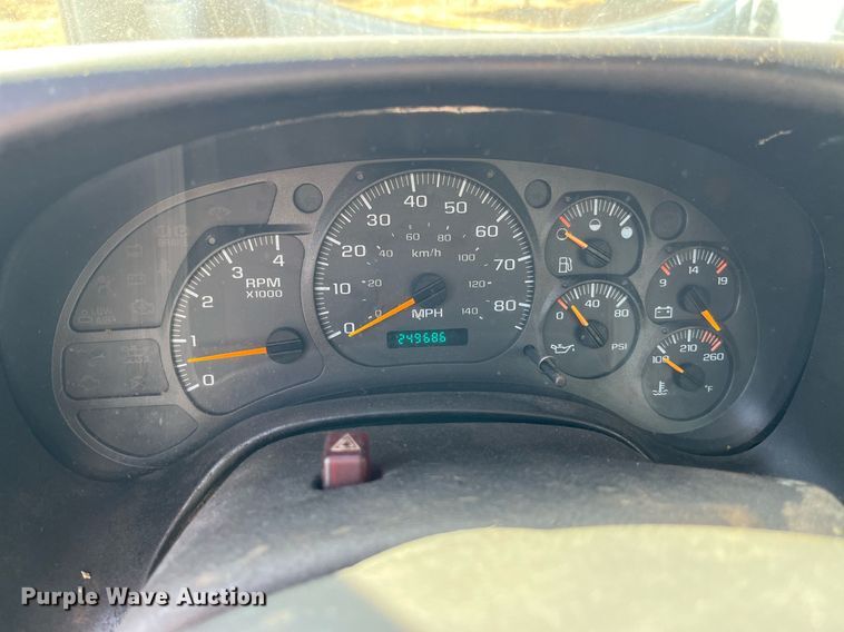 image for item LE9020 2003 Chevrolet  C7500 truck cab and chassis