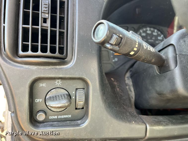 image for item LE9020 2003 Chevrolet  C7500 truck cab and chassis