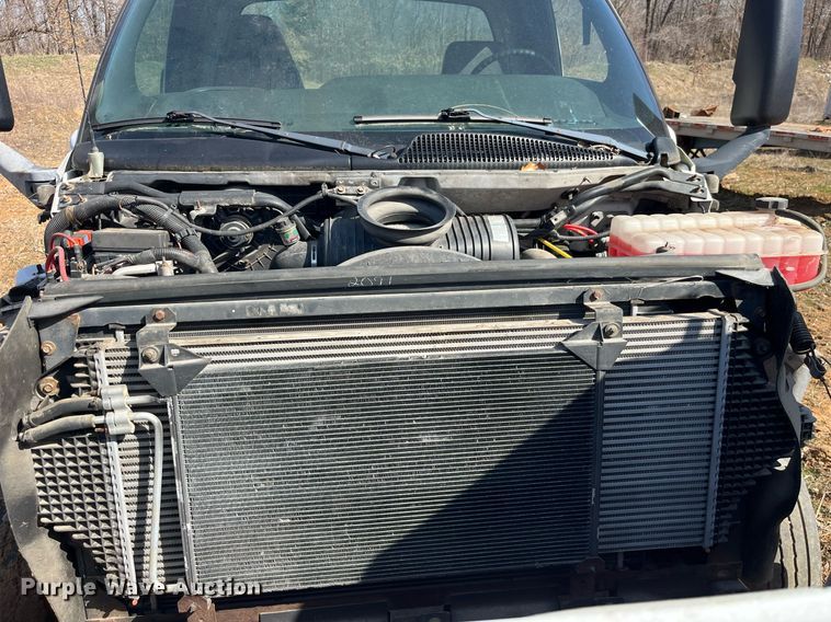 image for item LE9020 2003 Chevrolet  C7500 truck cab and chassis