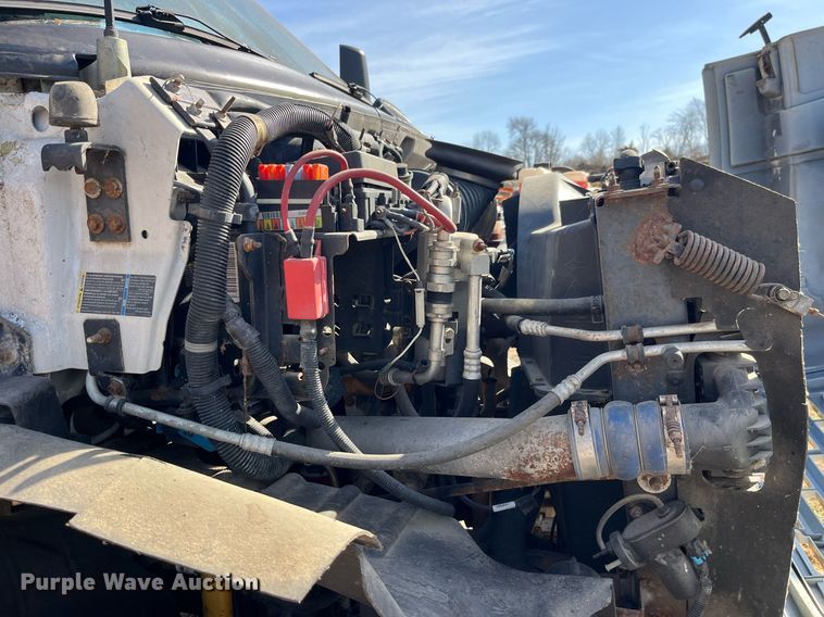 image for item LE9020 2003 Chevrolet  C7500 truck cab and chassis