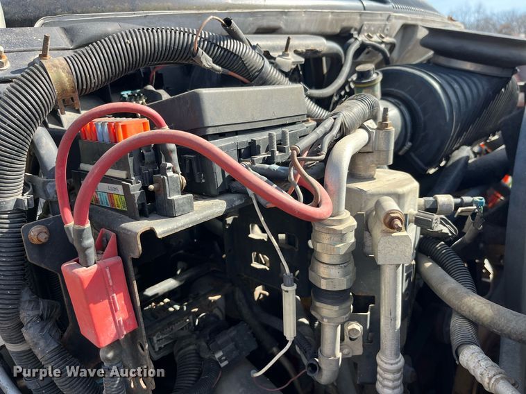 image for item LE9020 2003 Chevrolet  C7500 truck cab and chassis