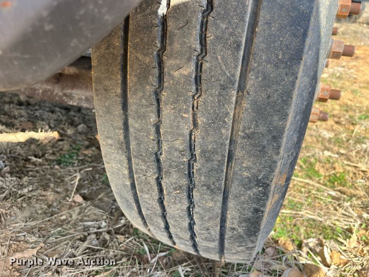 image for item LE9020 2003 Chevrolet  C7500 truck cab and chassis