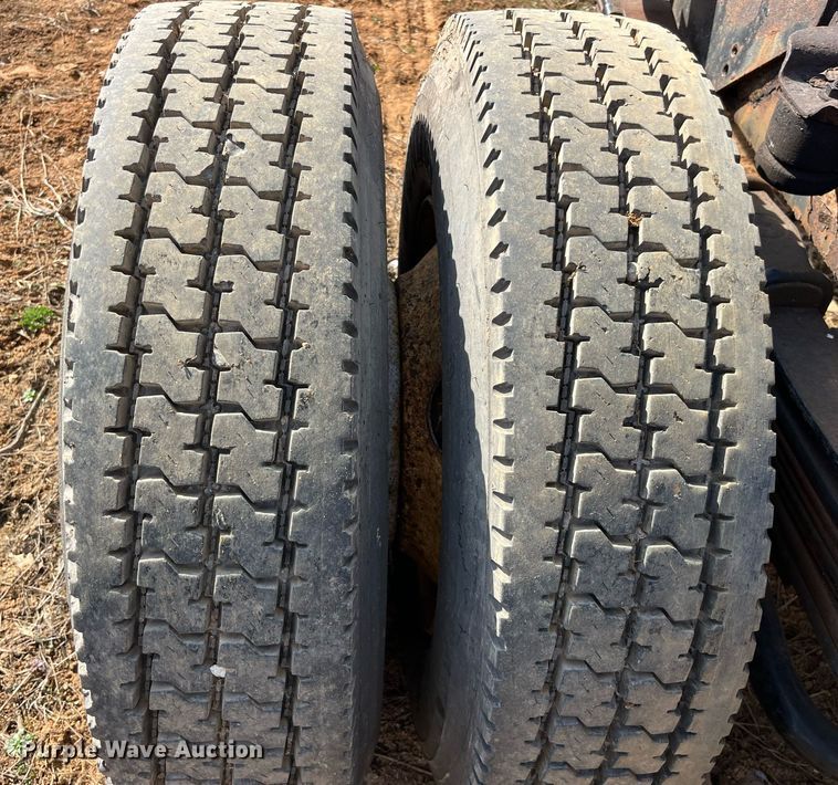 image for item LE9020 2003 Chevrolet  C7500 truck cab and chassis