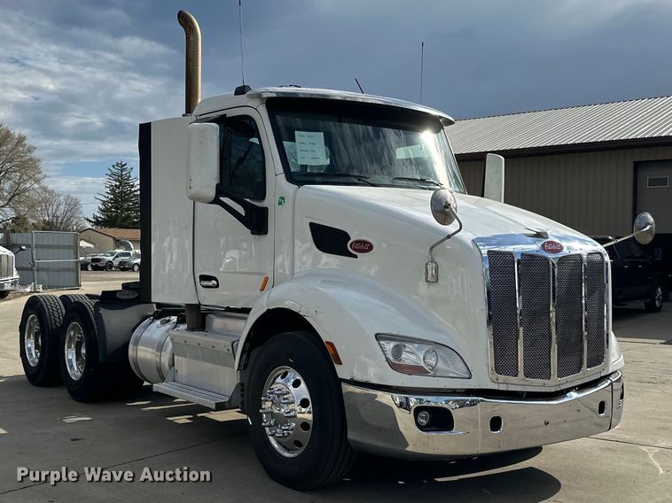 image for item LR9294 2016 Peterbilt  579 semi truck