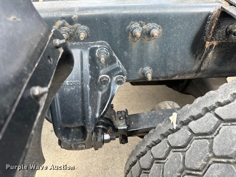 image for item LR9294 2016 Peterbilt  579 semi truck